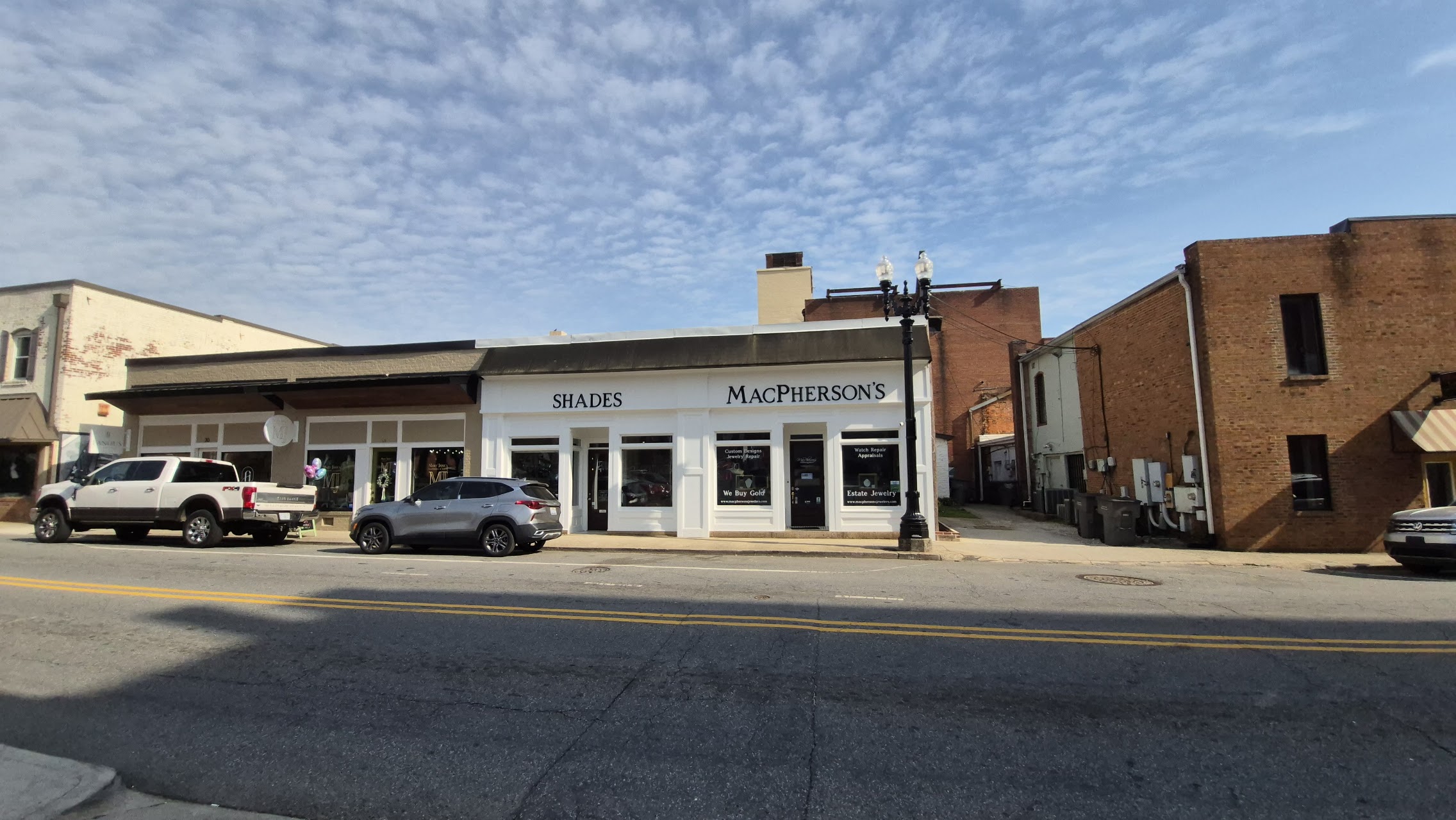 Shades Salon storefront