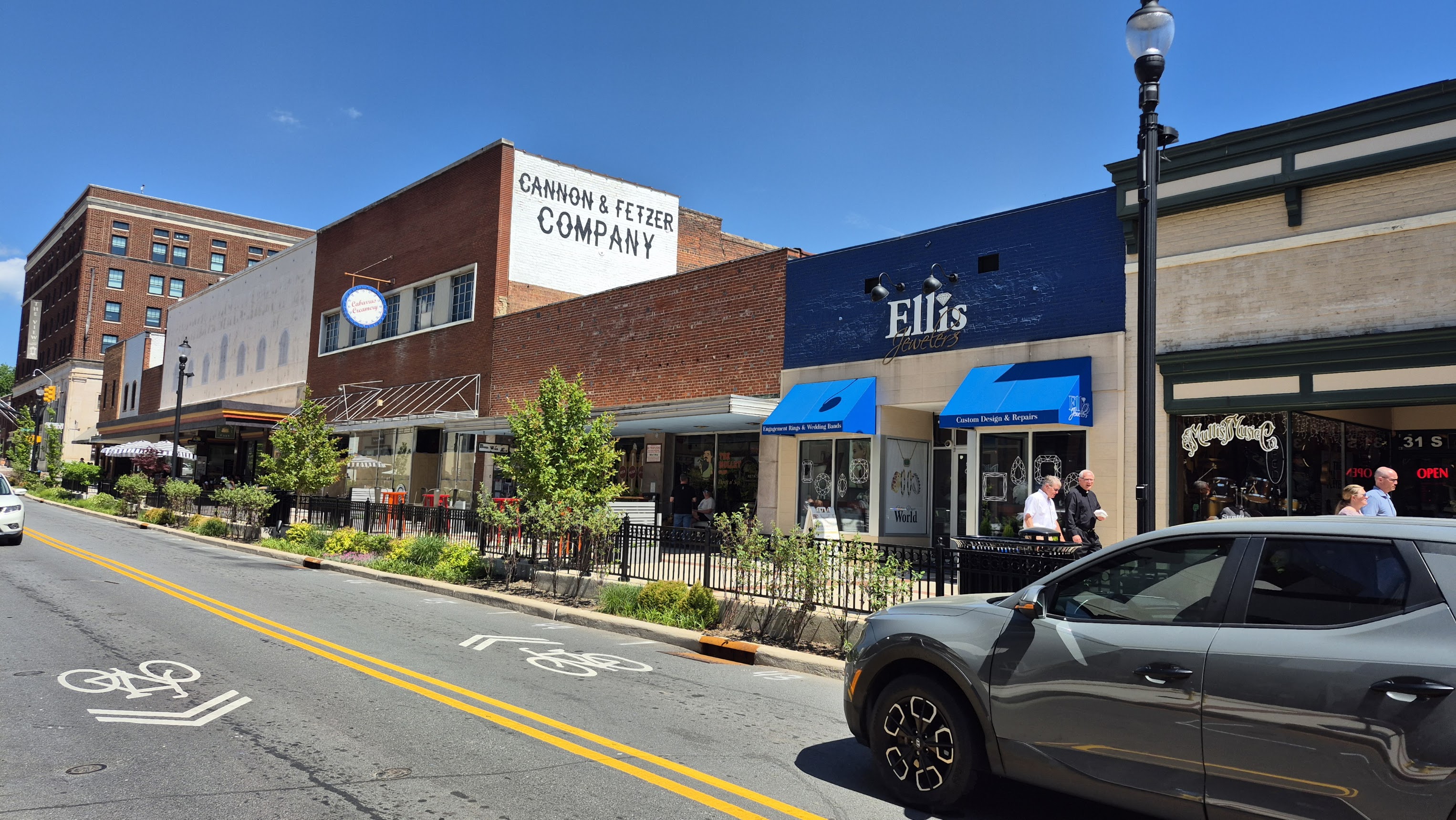 Ellis Fine Jewelers storefront